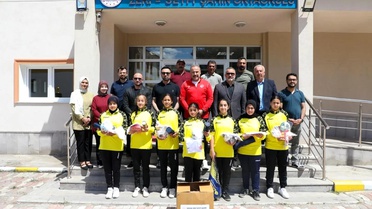 Başarılı Okula Spor Malzemesi Desteği