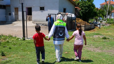 Uşak'ta şefkat ekipleri dezavantajlı vatandaşlara ulaşıyor