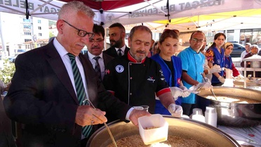 Yozgat Belediyesinden aşure ikramı