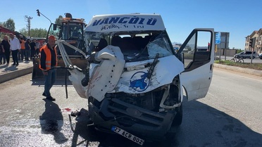 Kavşakta feci kaza! 3 kişi hayatını kaybetti, 2 kişi yaralandı