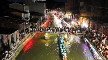 Ejderha Teknesi Yarışları Fuzhou'da Yapıldı