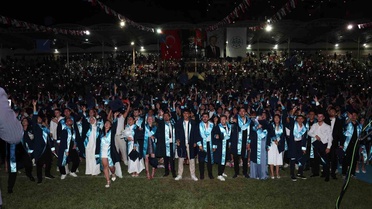 ALKÜ'den 2 bin 705 mezun coşkuyla uğurlandı