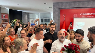 CHP'nin kalesi İzmir'de tansiyon çok yüksek! İki grup birbirine girdi