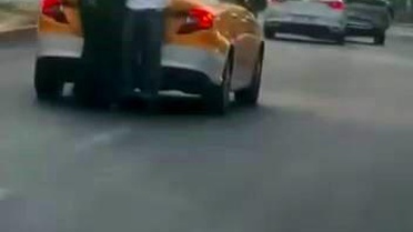 Diyarbakır'da Genç Kızların Tehlikeli Paten Yolculuğu