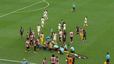 Dünya Kupası'nda büyük şok! Yıldız futbolcunun ayağı kırıldı