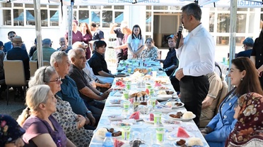 Vali Sezer, Yaşlıları Huzurevinde Ziyaret Etti