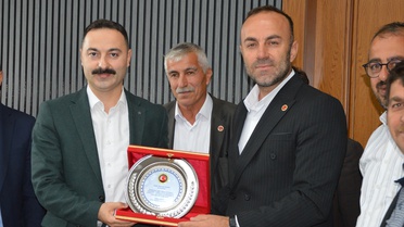 Muhtarlardan Kaymakam Ayvat'a Veda
