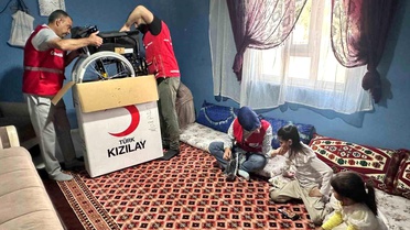 Kızılay, İki Bireye Tekerlekli Sandalye Desteği Sağladı