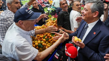 Özgür Özel'den istifa etmek isteyen partiliye: Baba ocağını bırakmayın, partiyi geri alacağız