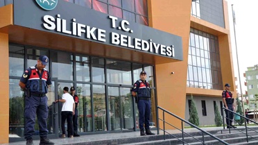 Silifke Belediyesine yolsuzluk operasyonu: Başkan Mustafa Turgut dahil 18 kişi gözaltında
