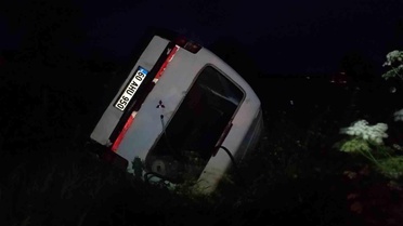 Yeşilyurt'ta minibüs takla attı: 1 yaralı