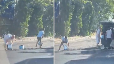 Yola yeni dökülen sıcak asfaltı kovalarla çaldılar