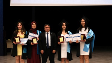 Balıkesir'de tıp fakültesi mezuniyet coşkusu