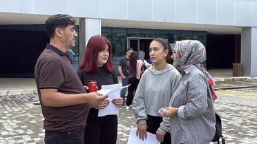 Okumanın yaşı yok! Maaile birlikte sınava girdi