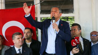 Özgür Özel Burdur'da Partililerle Buluştu