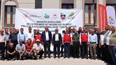 Dicle'de Çiftçilere Hibe Tarım Ekipmanları Dağıtıldı