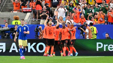 Hollanda, İsveç'i 5-1 yenerek lider oldu