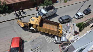 Yozgat'ta Freni Boşalan Kamyon 4 Araca Çarptı