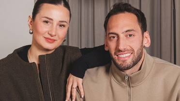 Hakan Çalhanoğlu‘nun eşinden eleştirilere karşı zehir zemberek açıklama