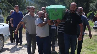 Defne'de Baba ve Kızın Cenazesi Defnedildi