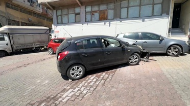 Kağıthane'de Kayarak Çarpan Araçta Hasar