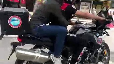 Kimlik Panikinde Motosikletli Yardım