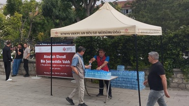 YKS Adaylarına Su İkramı