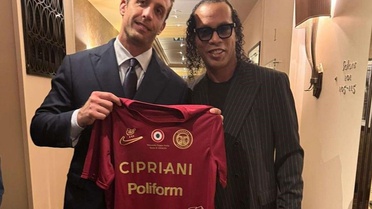 Ronaldinho futbola geri dönüyor! Eski Başakşehirli yıldızla takım arkadaşı olacak