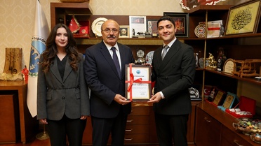 Hakim Açıkgöz'e Fahri Hemşehrilik Beratı