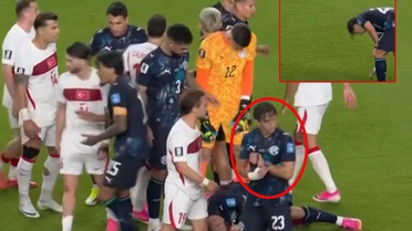 Türkiye'ye gol atan Paraguaylı futbolcu hakemin kolundaki saati çalmış