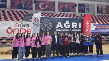 Ağrı'da İmam Hatip Spor Oyunları ödül töreni düzenlendi