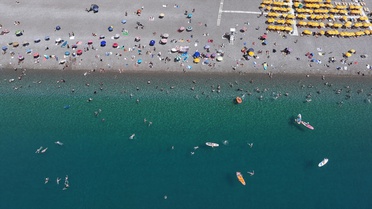 Antalya'da Sıcak Hava, Sahiller Kalabalık