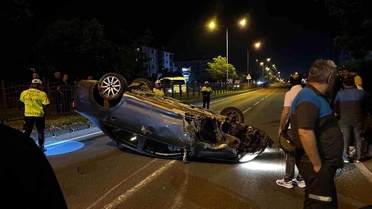 Bolu'da Otomobil Takla Attı, İki Kişi Sağ Kurtuldu