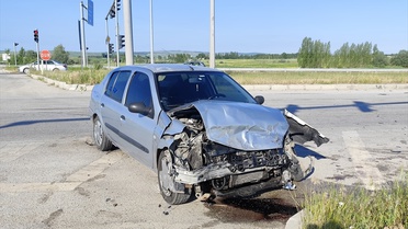 Çorum'da Otomobil ve Tır Çarpıştı: 4 Yaralı