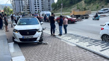 Karabük'te Ehliyetsiz Sürücü Kaza Yaparak Anne ile Kızını Yaraladı