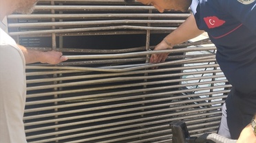 Havalandırma Boşluğundaki Kedi Kurtarıldı