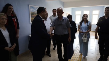 Vize Kaymakamı şehit ailesini ziyaret etti