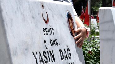 Babalar Günü'nde şehit kabirlerinde hüzünlü buluşma