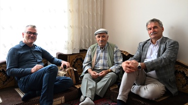 Başkan Ustaoğlu'ndan şehit babalarına ziyaret