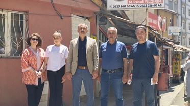Vali Bozkurt yangında evi zarar gören vatandaşı ziyaret etti