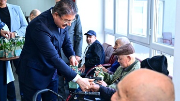 Vali Yılmaz'dan Yaşlılara Babalar Günü Ziyareti