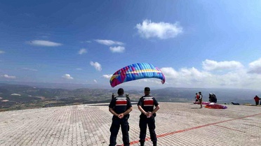 Bilecik'te yamaç paraşütü heyecanı