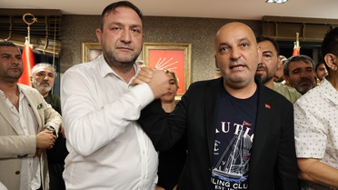 CHP İzmir'de Gergin Başkan Değişimi