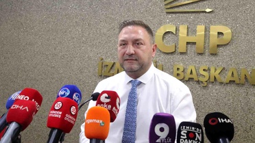 CHP İzmir'de gergin devir teslim: 'Kan dökmeden teslim aldık'