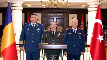 Bayraktaroğlu, Romanya Komutanını Kabul Etti