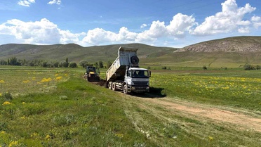 Gökçedere'nin arazi yollarında çalışmalar devam ediyor