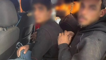 Taksiyle göçmen kaçıran insan tacirleri polisten kaçamadılar