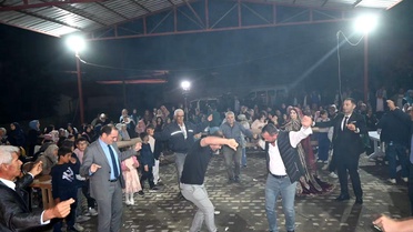 Kaymakam Düğünde Dans Etti