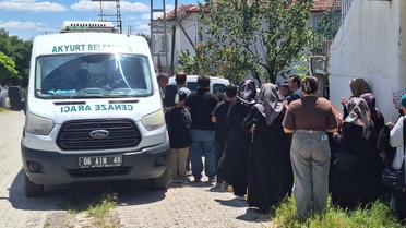 Piknikte tartıştığı eşini bıçaklayarak öldürdü