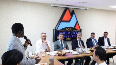 Rektör Gülçin uluslararası öğrencilerle bir araya geldi